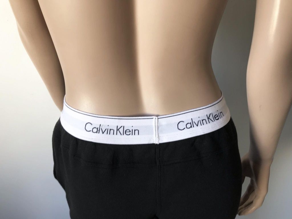 Calvin Klein spodnie damskie XS 
rozmiar:XS 
Kolor:czarne 
Stan:Idealn