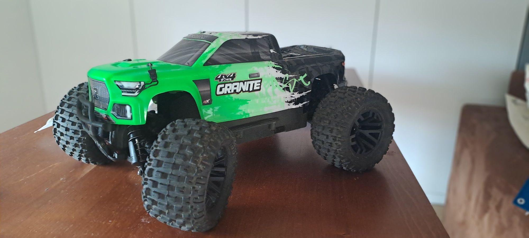 Sprzedam model Arrma Granite 4×4 3s