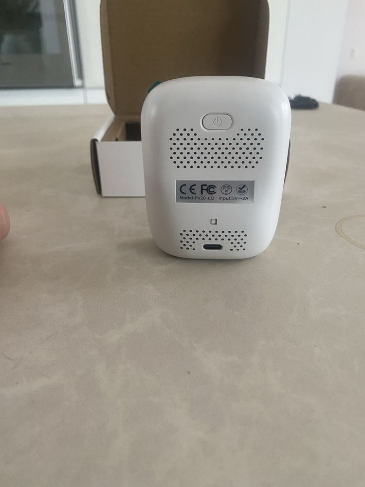 Miernik jakości powietrza z ładowarką usb C