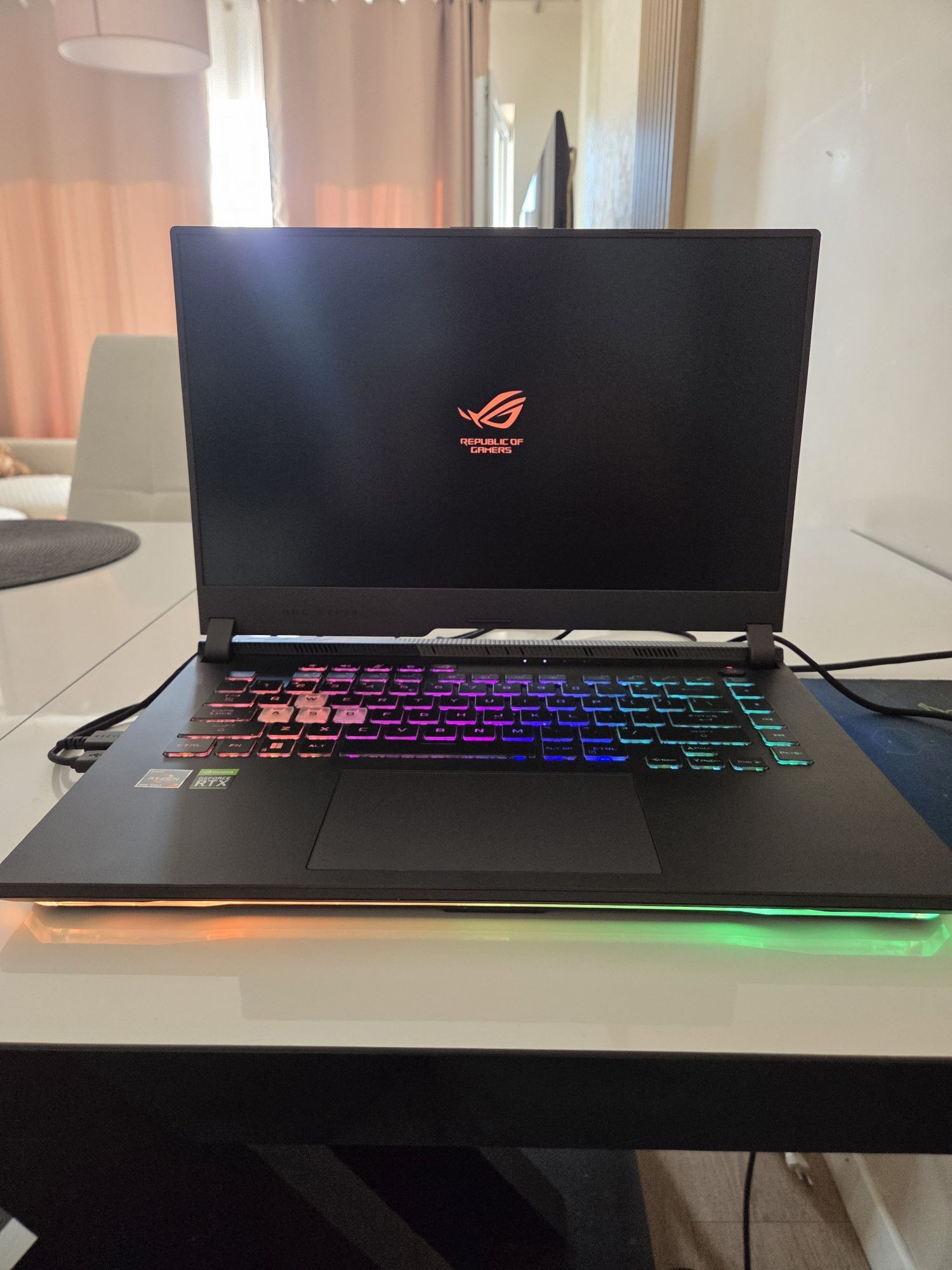Laptop ASUS ROG G15 , Stan idealny + Dodatki .
Laptop ASUS R