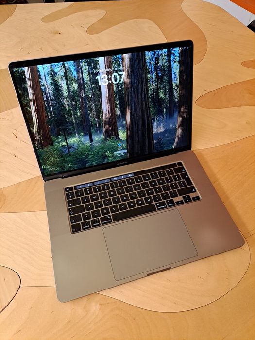 MacBook Pro 16" (2019) • i7 / 16GB / 512GB • firmowy sprzęt • Wrocław