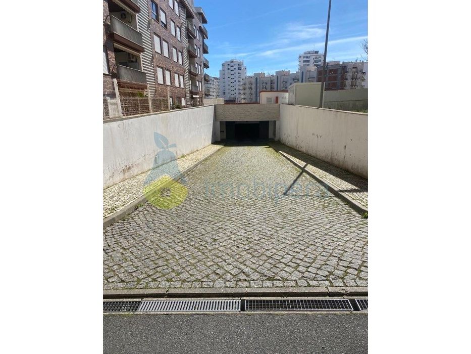 Garagem em Box em Armação de Pera apenas 400 metros da praia de Arm...