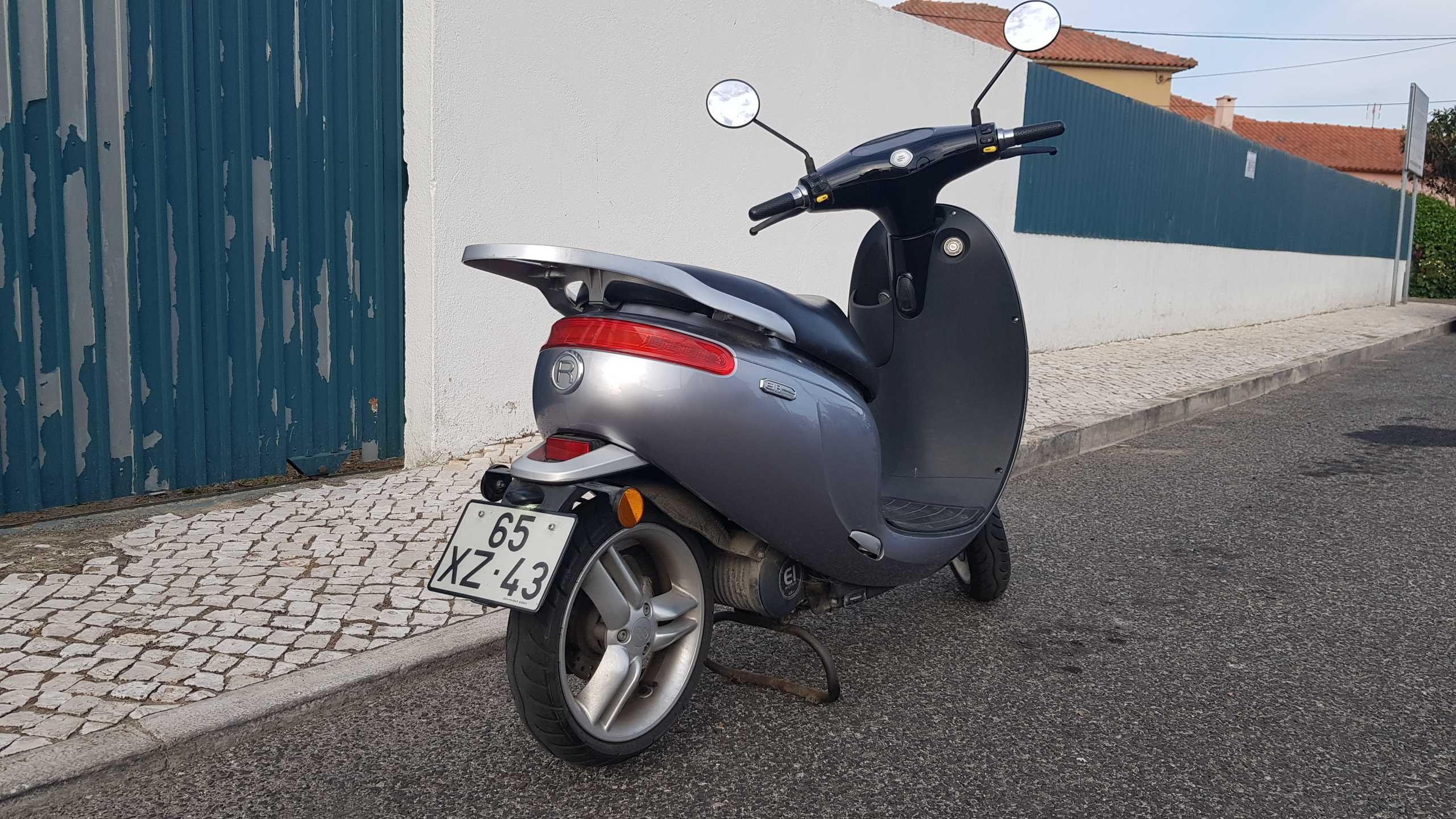 Scooter Elétrica Ecooter E1R - equivalente a 125cc