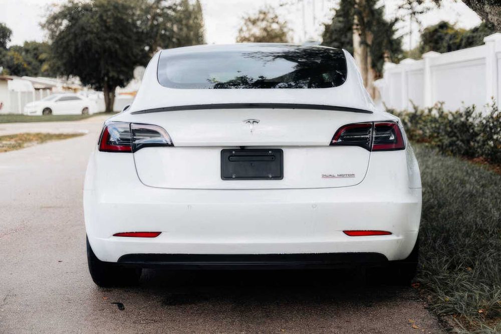 Tesla Model 3      2018