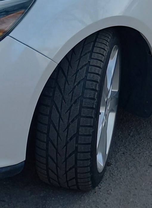 Шина TOYO SnowProx S953 235/40 R18 98 H
Зимняя резина
резина
колесо
Го