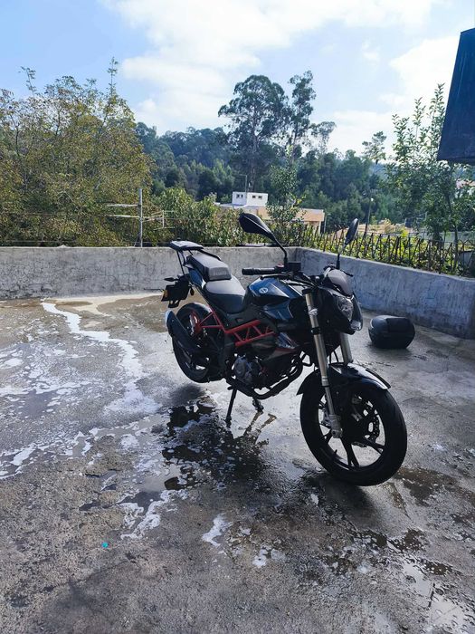 Benelli bn125 com top case