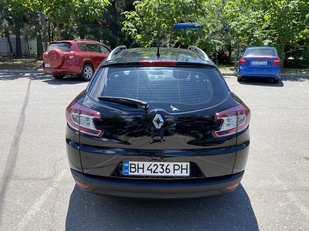 Аренда авто , автомобиля Renault  Mégane 2014 дизель 5л расход