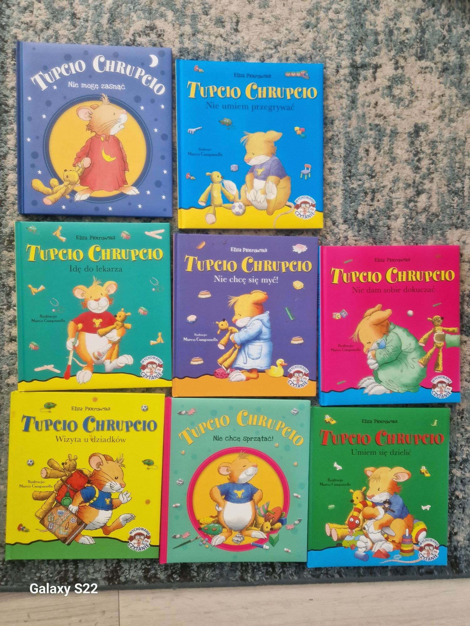 8 książek " Tupcio Chrupcio"..