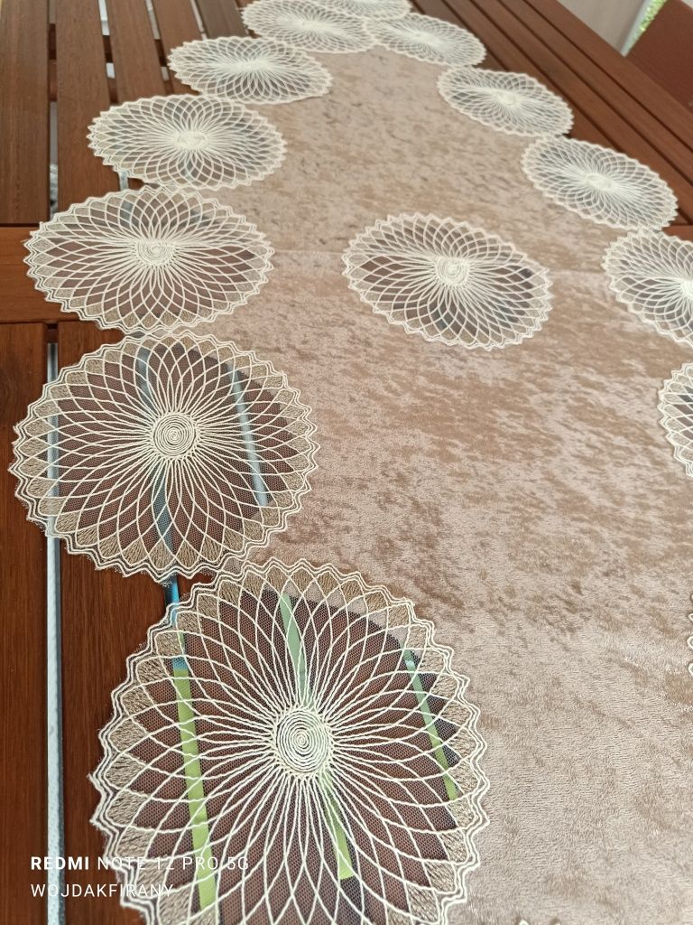 Bieżnik nowy 55x120cm kawowy welur z gipiurą na stół ławę