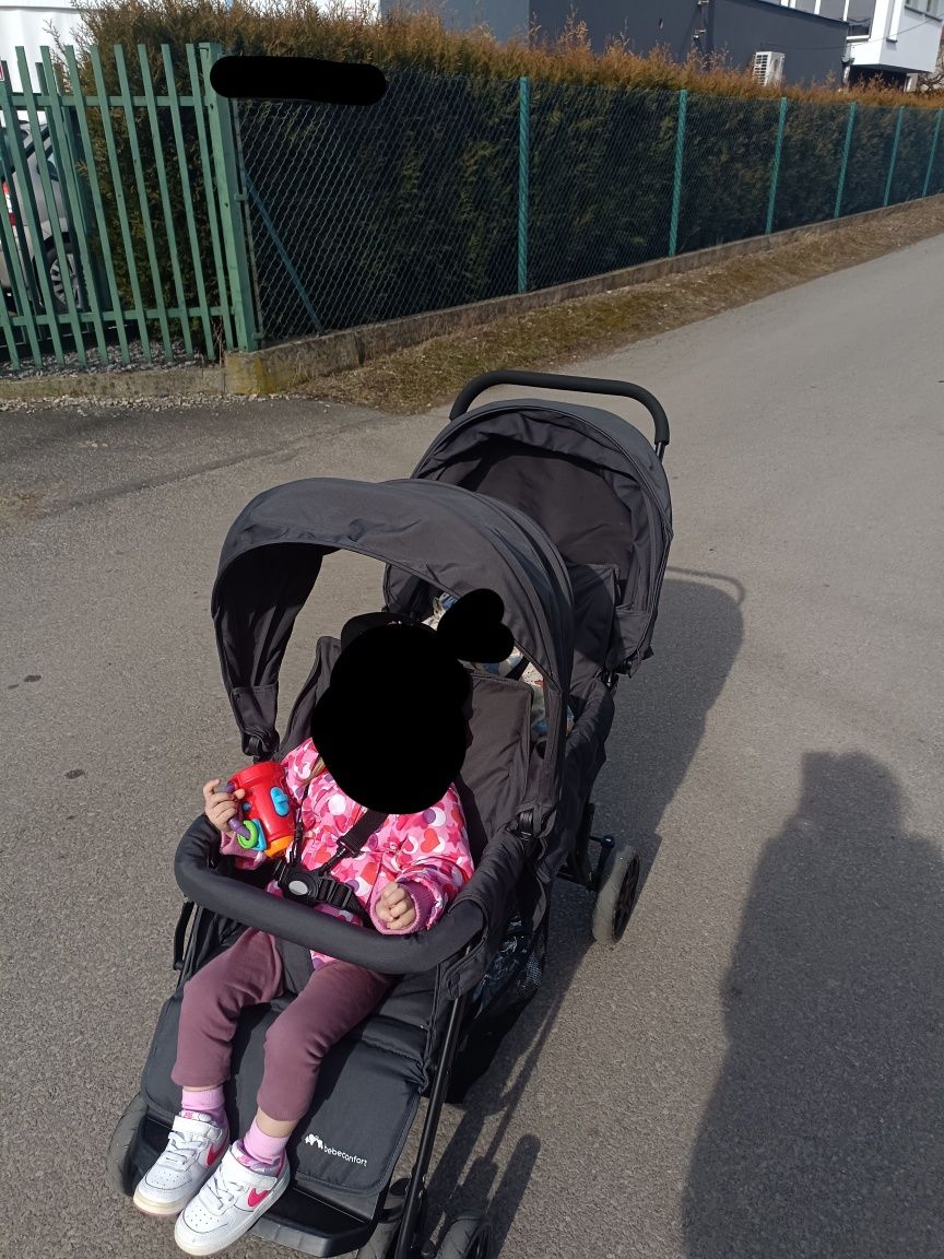 Czarny podwójny wózek