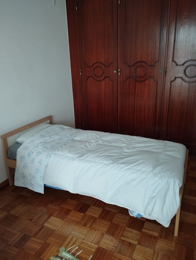 Cama de criança com colchão