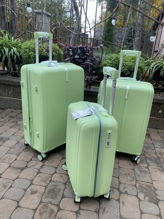 Чемодан .Валіза Three Birds поліпропілен .Великий асортимент .