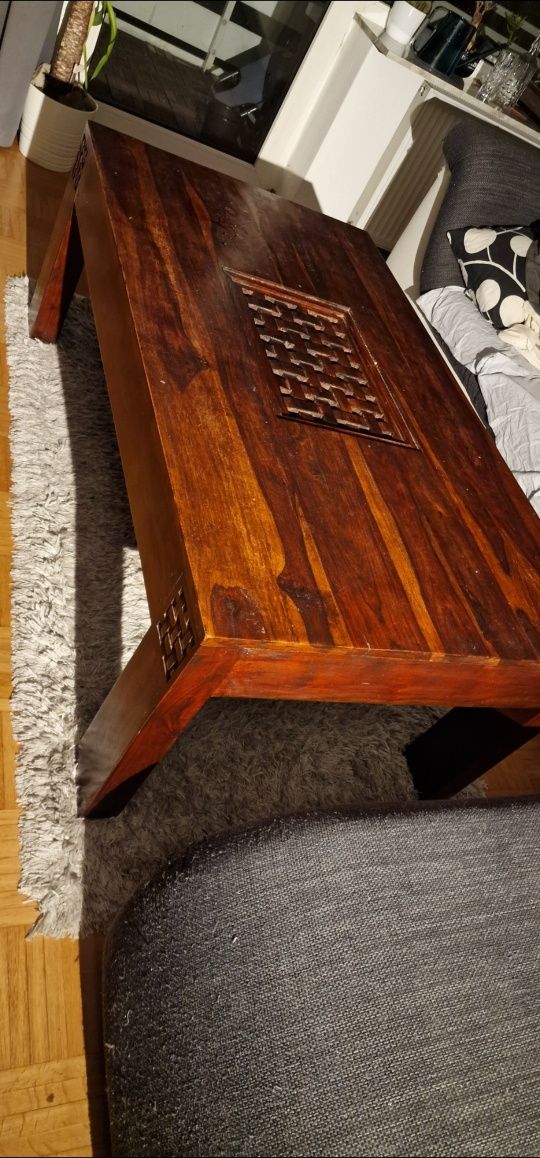 Drewniany stół bardzo solidny