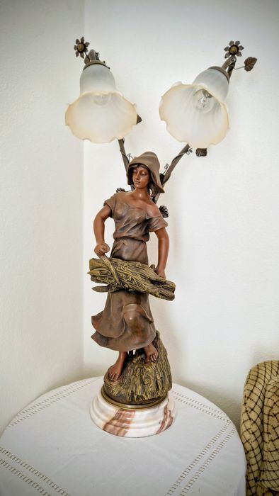 Candeeiro Estátua