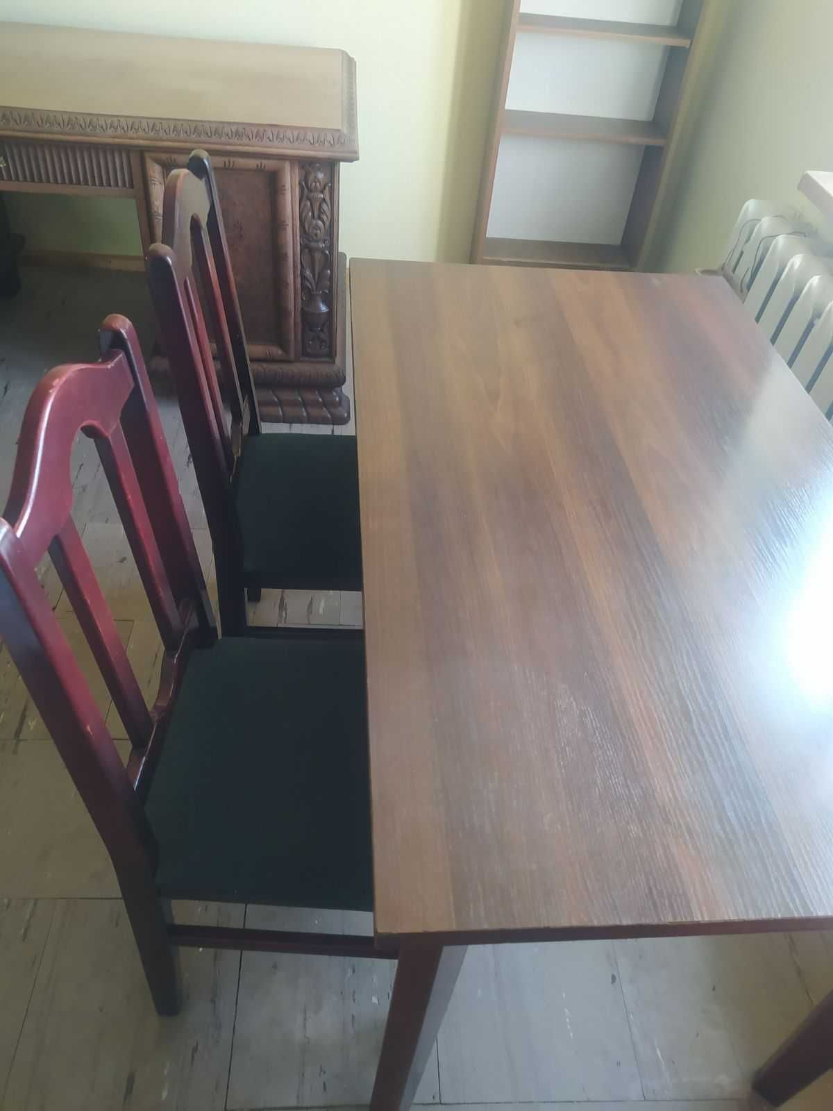 Stół plus sześć krzeseł