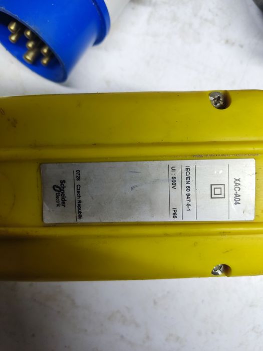 Kaseta sterownicza Schneider XAC-A04 sterująca z przewodem