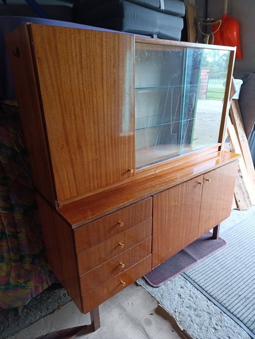 Witryna komoda highboard w stylu Art ,deco wykonane z litego drewna.