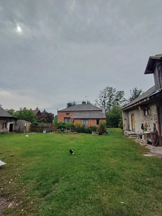 Dom z budynkami gospodarczymi  działka1 ha przy trasie Lublin Biłgoraj
