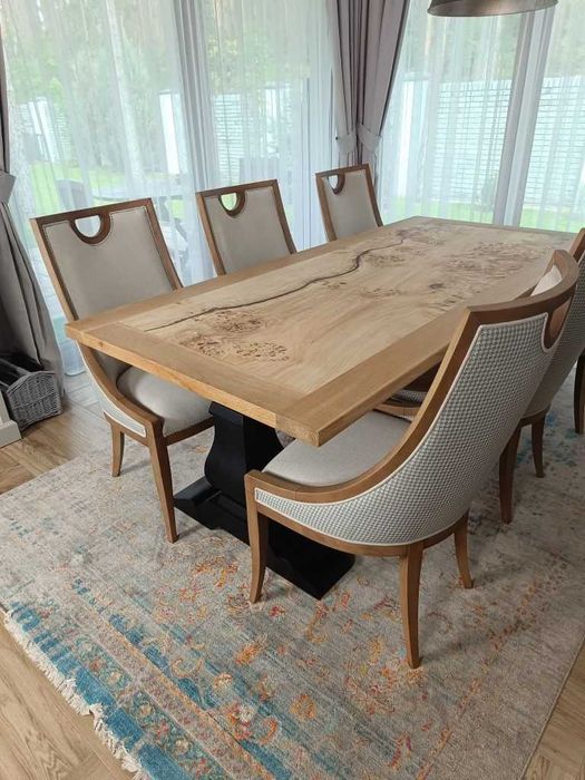 Дубовый стол . Монолитная столешница из капа тополя в дубовой раме.