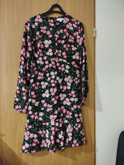 Sukienka w kwiatki z długim rękawem xs