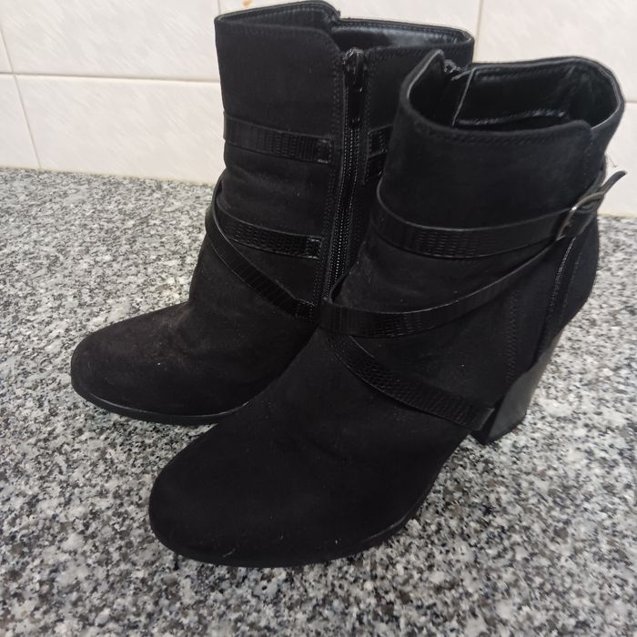 Botas pretas calçado Guimarães