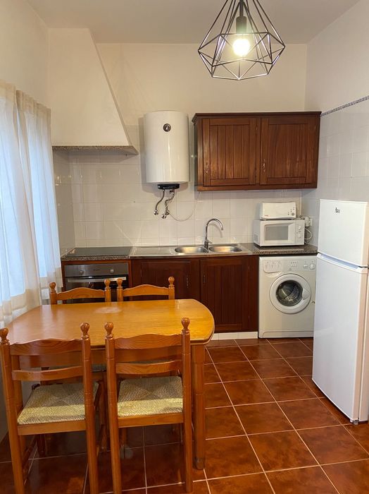 T2 Odeceixe, no centro, totalmente mobilado e cozinha equipada