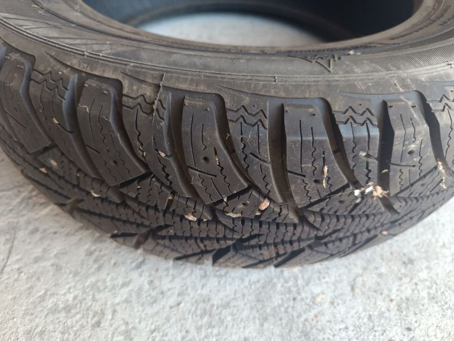 Комплект зимової резини Hankook с дисками майже нова r14 185*60