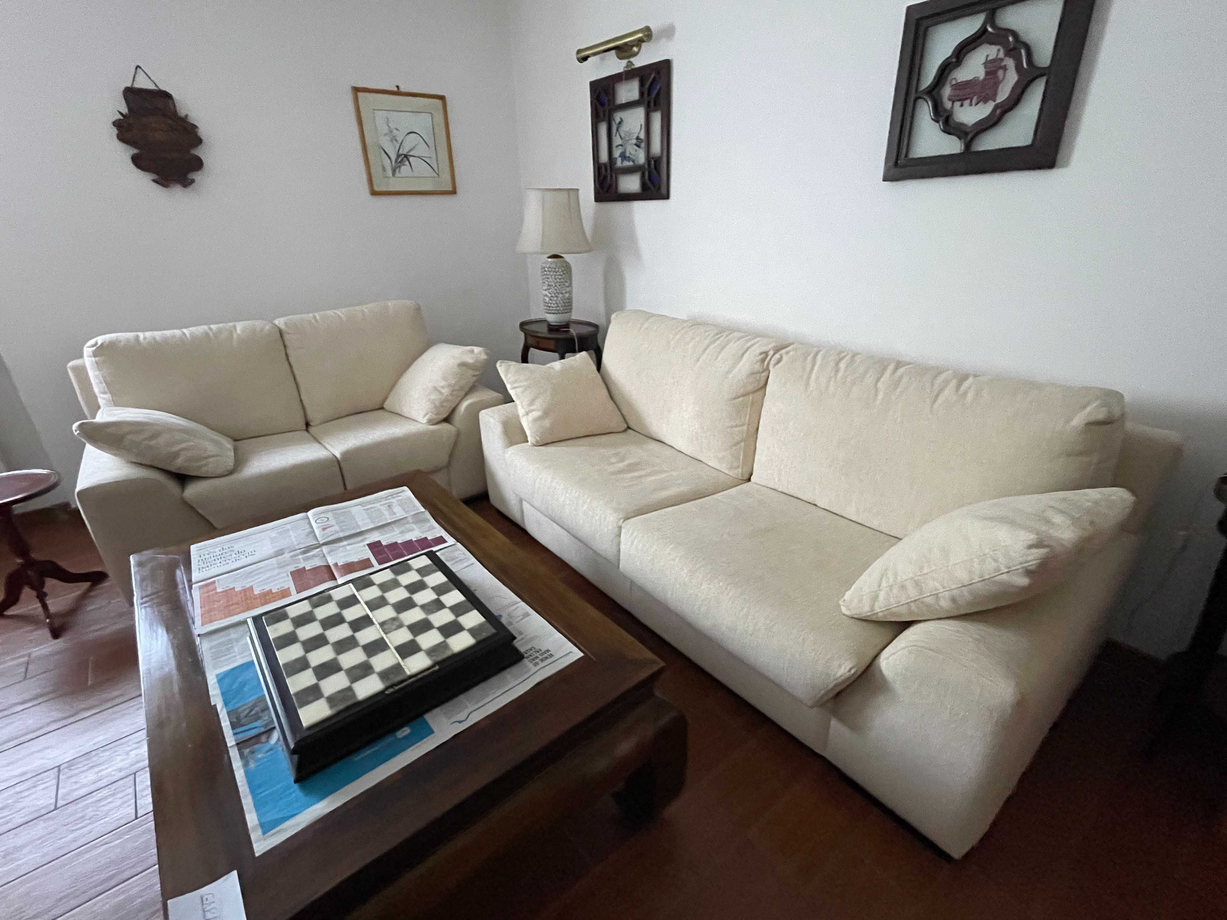 Conjunto de Sofás 2 e 3 Lugares – Creme - Como Novos