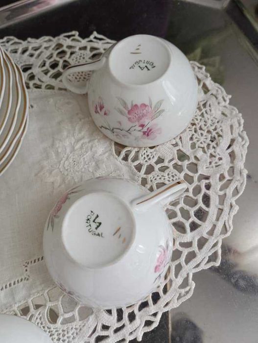 Lindissimo serviço de café da Vista Alegre, florzinhas