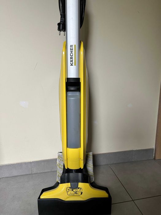 Karcher FC5 do mycia podłogi i odkurzania jednocześnie.