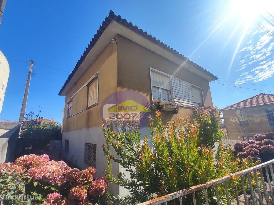 Moradia isolada, com terreno, em Mozelos