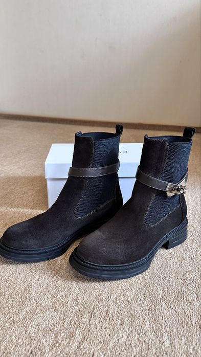 Продам замшеві чоботи, шоколадний колір, р.38, б/у