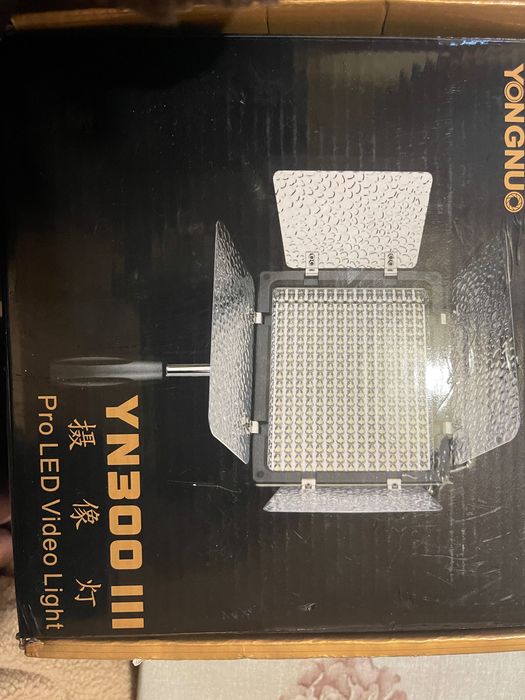 Led освітлювач Yongnuo 300 III зі штативом і  шнуром, повний комплект