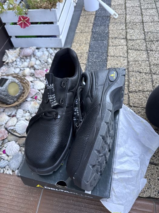 Buty robocze marki deltaplus w rozmiarze 44