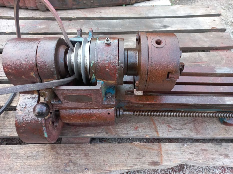 Передня бабка, гітара, станина.