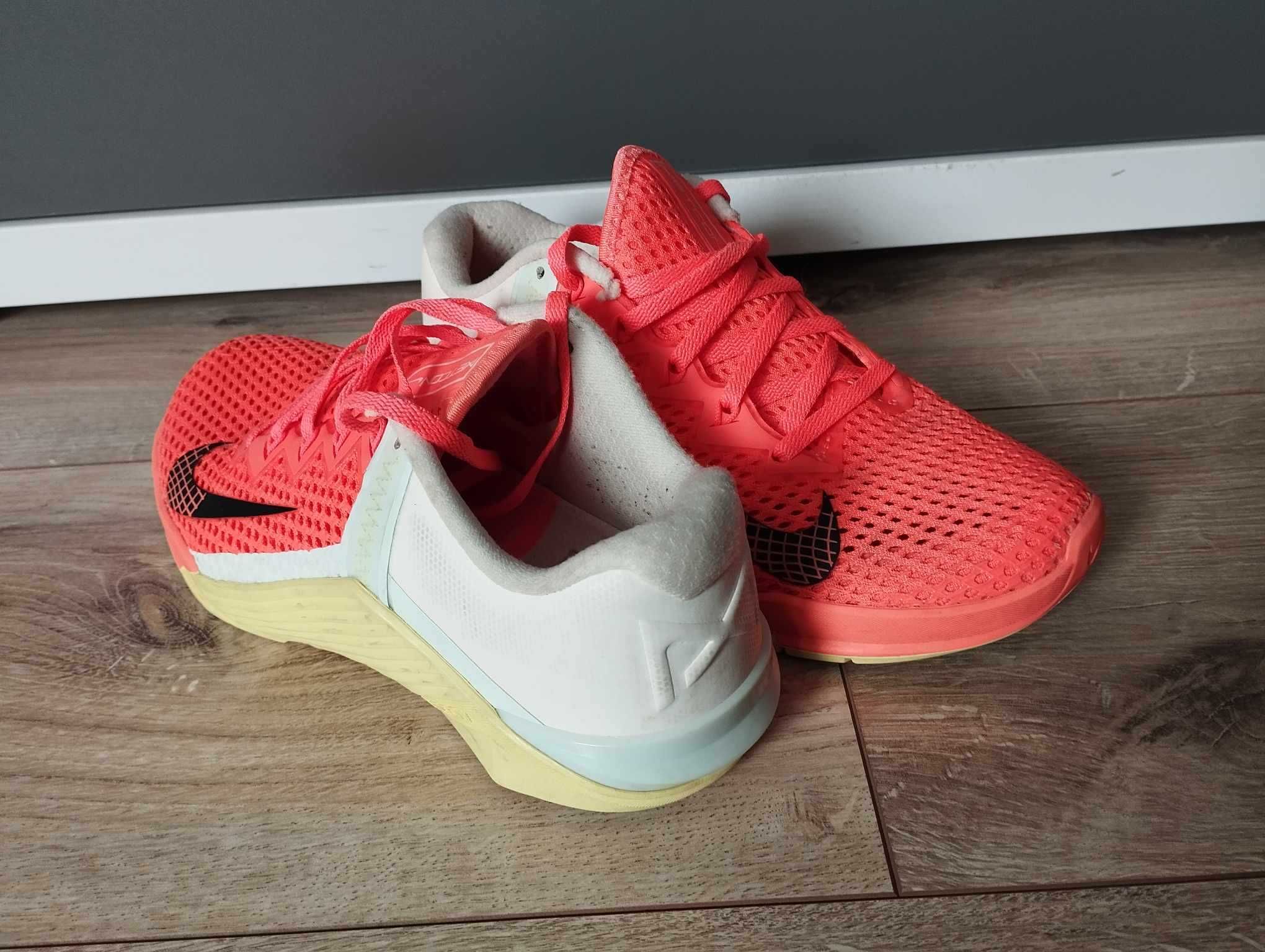 Nike Metcon 6 size 37,5 Bright Mango Light Zitron