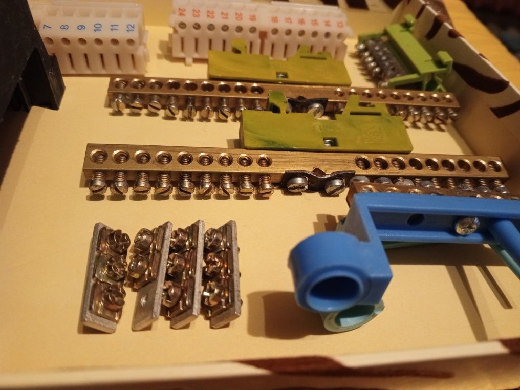 Kostki i listwy elektryczne - różne