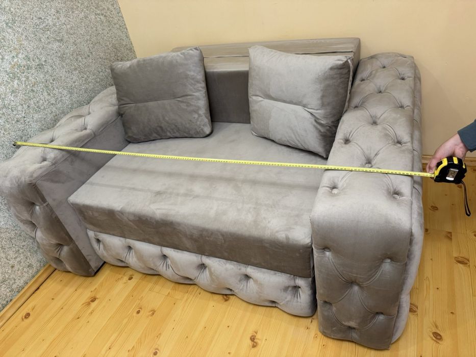 Диван у вітальну , новий