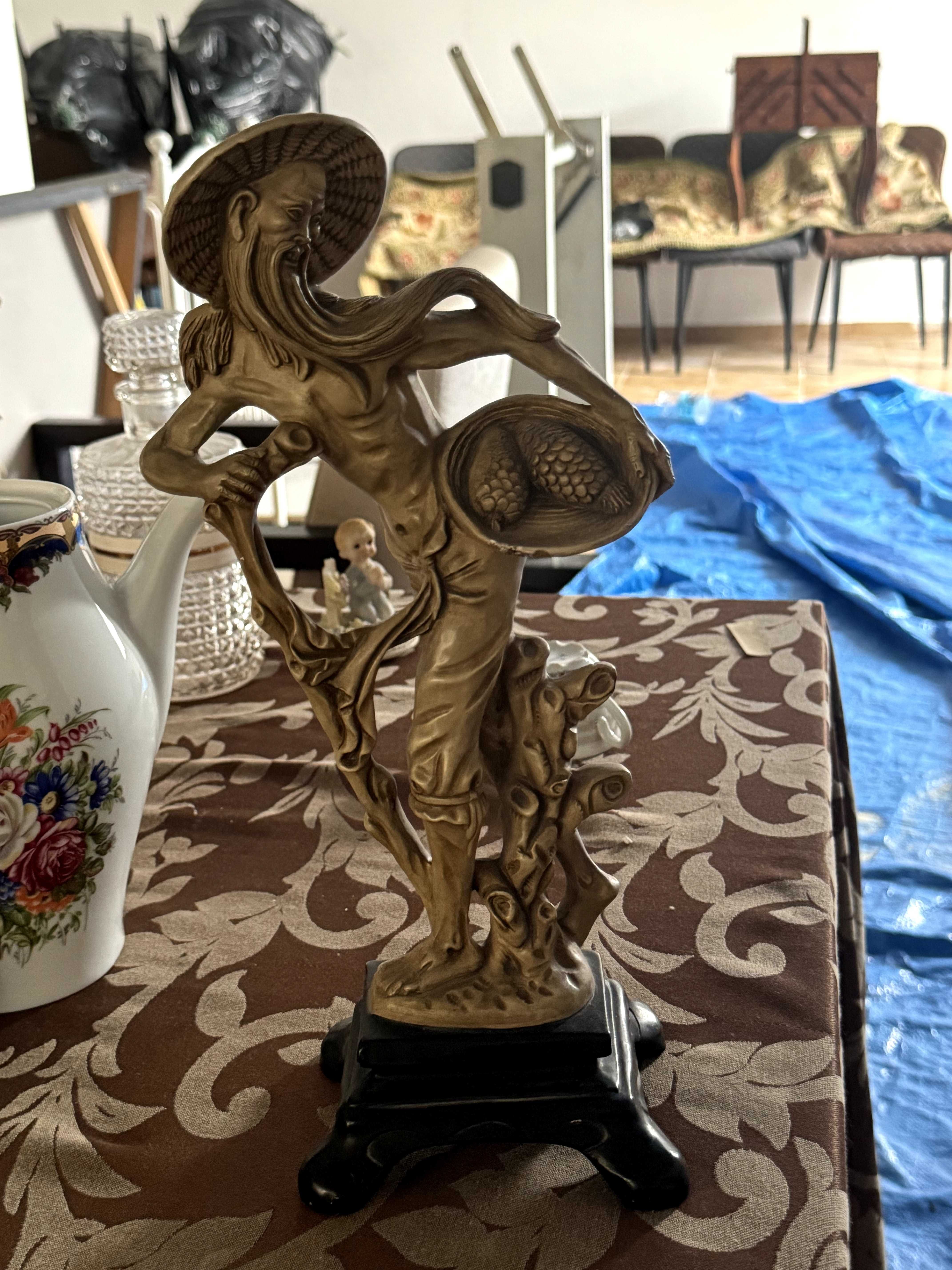 Estátua oriental decorativa