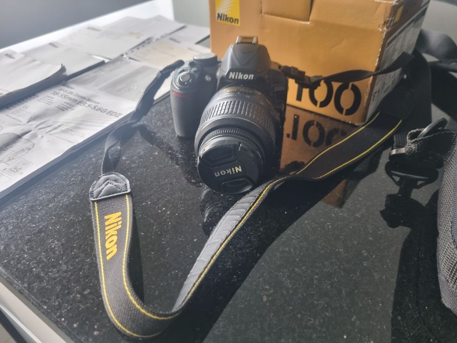 Nikon D3100 + objectiva AF-S DX 18-55mm

Nikon AF-S DX Nikkor 18-55mm