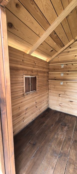 Drewniany domek dla dzieci