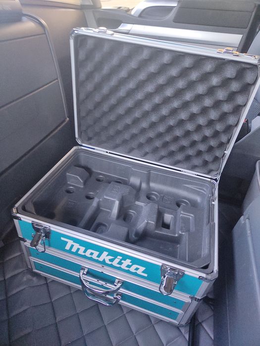 Skrzynka narzędziowa z osprzętem Makita