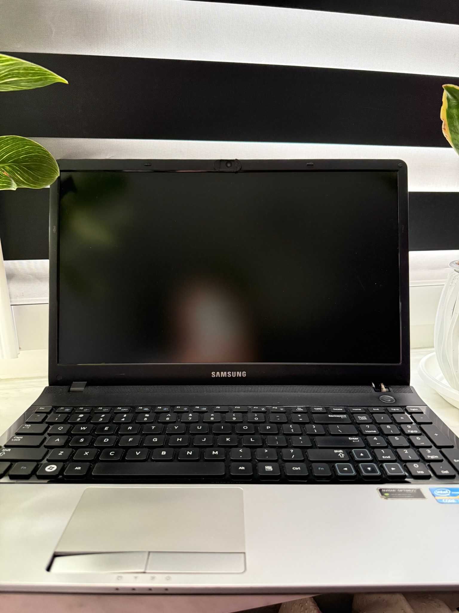 Notebook Samsung Intel Core i5/8/233 NP300