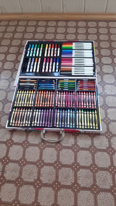 Crayola крайола набір олівців і фломастерів доя малювання і творчості