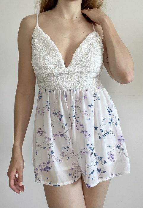 Biały kombinezon wiązany r. 36