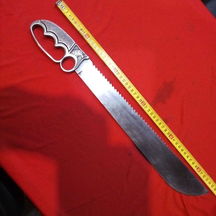 tasak,maczeta z metalową rękojeścią