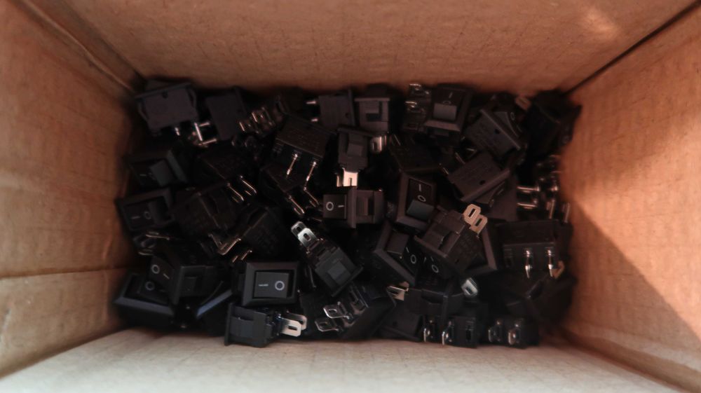Interruptores 230V várias medidas e estilos