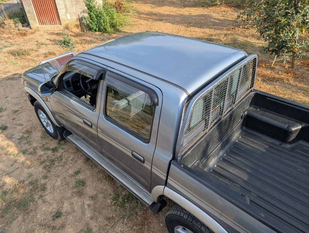 Toyota Hilux Tracker 2.4 Turbo com ar condicionado