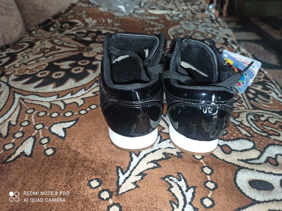 Продам нове взуття для дівчинки 35р.