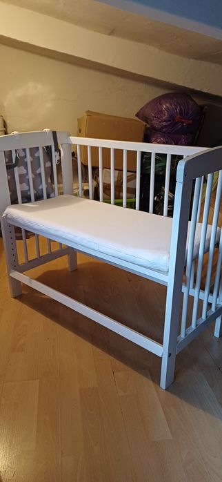 Łóżeczko drewniane, dostawne białe 45×95 regulowana wysokosc, max 50